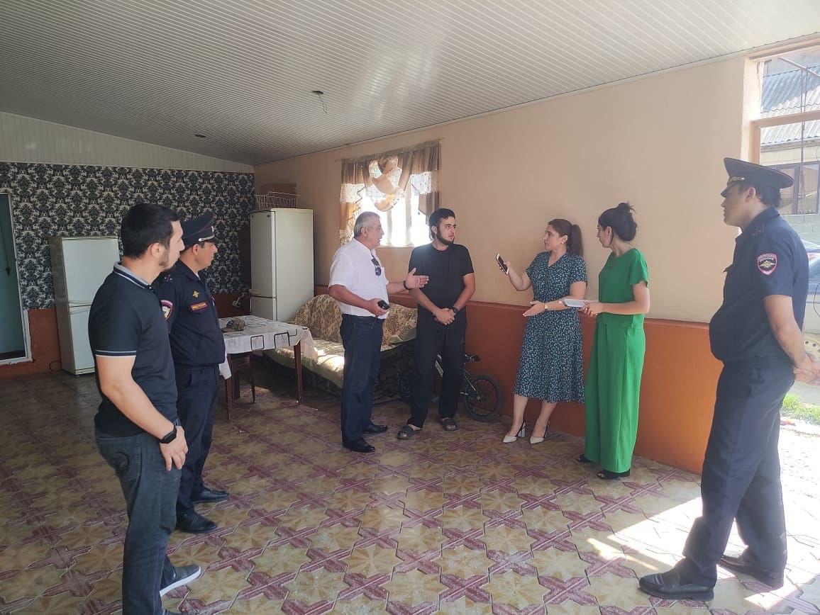 Специалисты по работе с семьей Комплексного центра социального обслуживания на дому